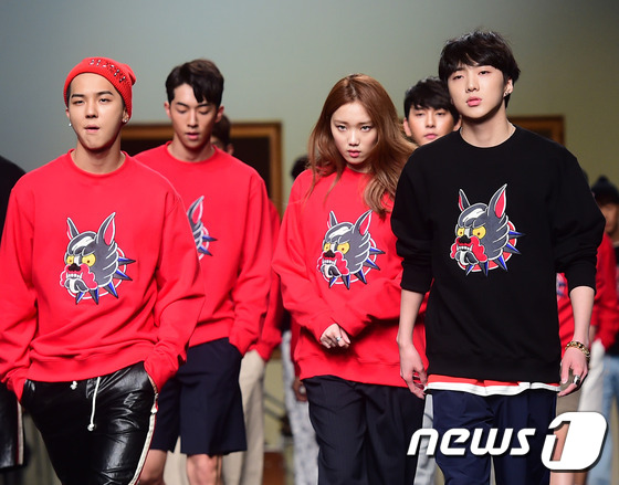 YG新男團WINNER姜勝允宋閔浩變身模特走秀帥氣十足（組圖）