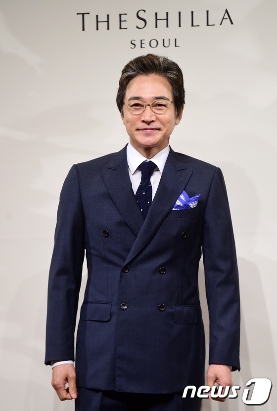 高梓淇蔡琳婚后韓國現身獲追捧 十指相扣甜蜜出席好友婚禮（組圖）