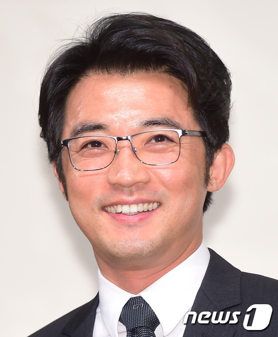 高梓淇蔡琳婚后韓國現身獲追捧 十指相扣甜蜜出席好友婚禮（組圖）