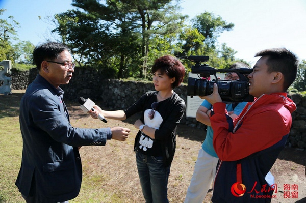 人民網海南視窗記者采訪濟州雕刻公園園長盧正洙