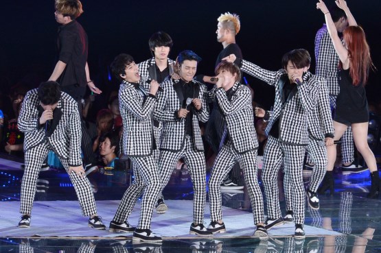 銀赫變裝海量私照大公開 super junior與“妖精們”走過的九年（組圖）