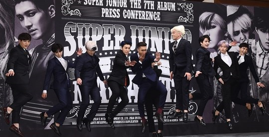 銀赫變裝海量私照大公開 super junior與“妖精們”走過的九年（組圖）