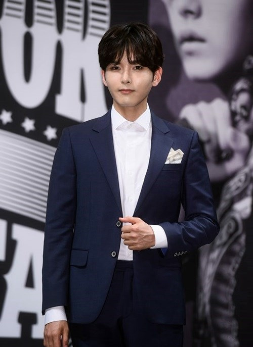 銀赫變裝海量私照大公開 super junior與“妖精們”走過的九年（組圖）