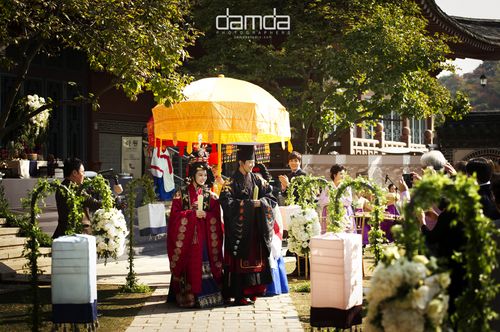 高梓淇蔡琳韓國傳統婚禮現場曝光 身著韓服顯端莊(組圖)