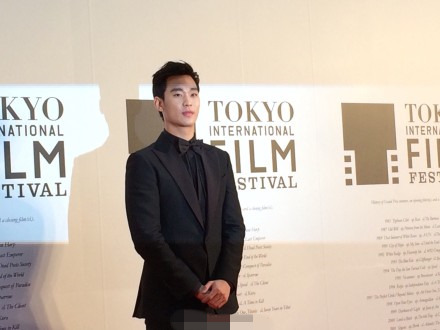 金秀賢東京摘“最佳亞洲演員獎”《來自星星的你》熱度不減（組圖）