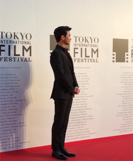 金秀賢東京摘“最佳亞洲演員獎”《來自星星的你》熱度不減（組圖）