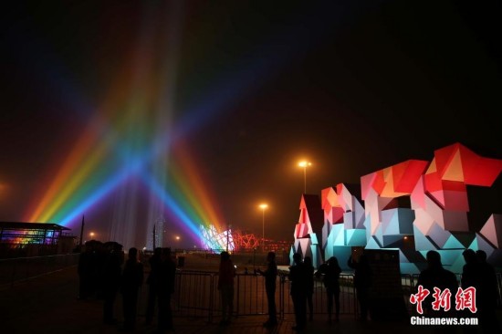 北京APEC會標亮燈 慶祝APEC召開（組圖）