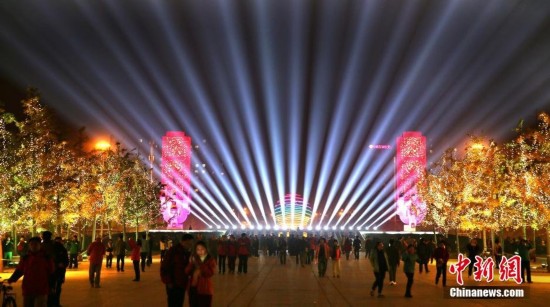 北京APEC會標亮燈 慶祝APEC召開（組圖）
