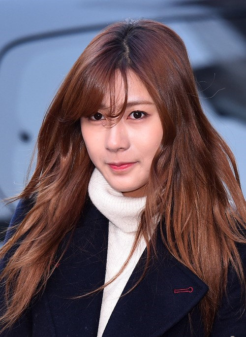 韓國“愛豆”參加高考粉絲齊應援 A Pink吳夏榮GOT7崔榮宰（組圖）