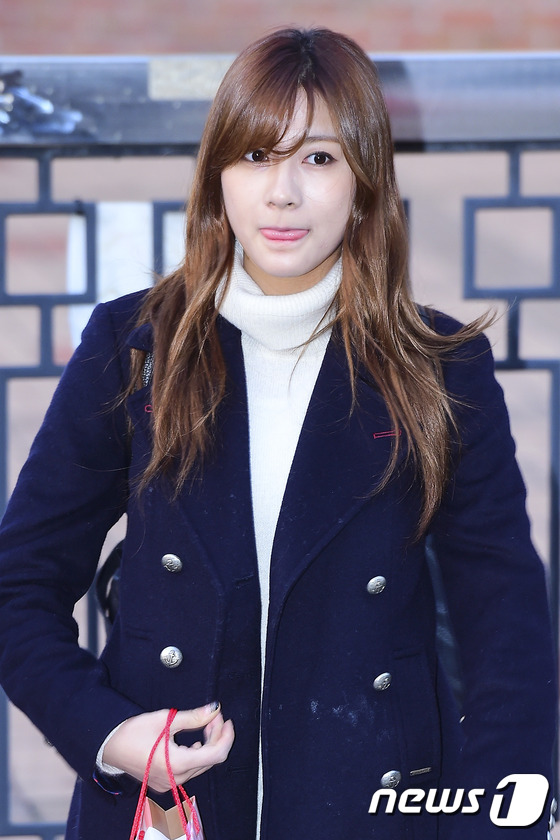 韓國“愛豆”參加高考粉絲齊應援 A Pink吳夏榮GOT7崔榮宰（組圖）