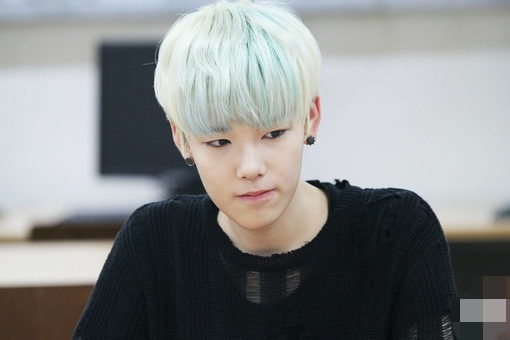 韓國“愛豆”參加高考粉絲齊應援 A Pink吳夏榮GOT7崔榮宰（組圖）