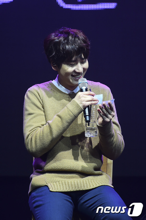 super junior圭賢個人專輯紀念會 毛衣抒情曲變身溫柔暖男（組圖）