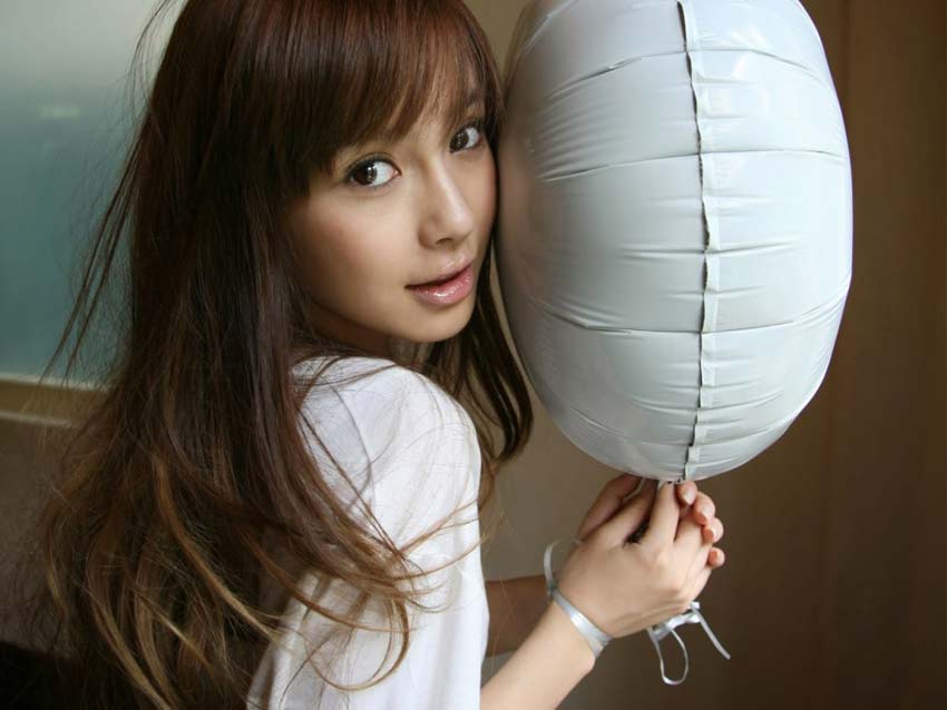 AngelaBaby也玩英雄聯盟 手持水槍化身暴走蘿莉