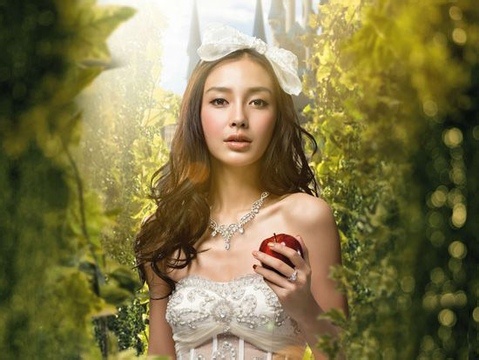 AngelaBaby也玩英雄聯盟 手持水槍化身暴走蘿莉