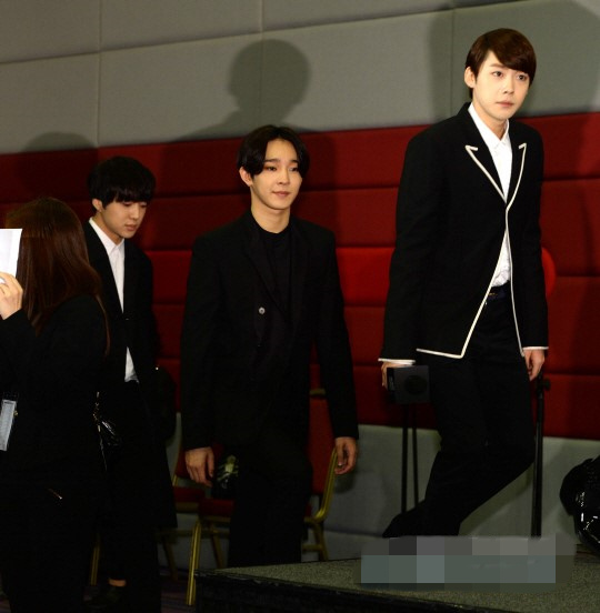 exo及winner亮相“2014MAMA”記者會 suho表示期待獎項世勛忙聊天（組圖）