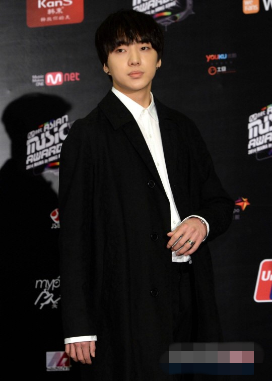 exo及winner亮相“2014MAMA”記者會 suho表示期待獎項世勛忙聊天（組圖）