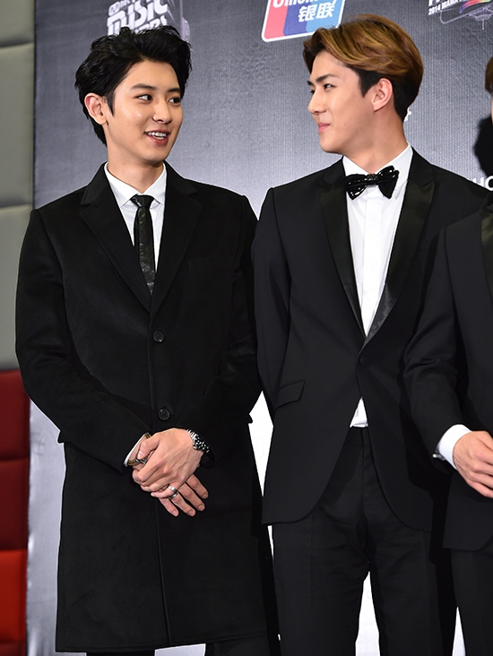 exo及winner亮相“2014MAMA”記者會 suho表示期待獎項世勛忙聊天（組圖）