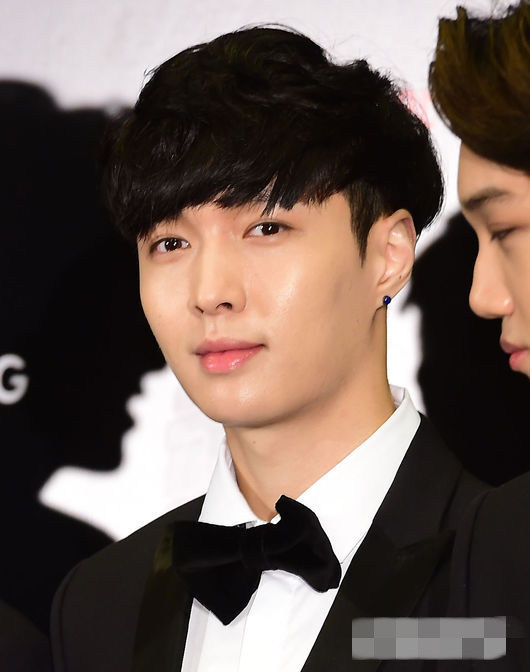 exo及winner亮相“2014MAMA”記者會 suho表示期待獎項世勛忙聊天（組圖）