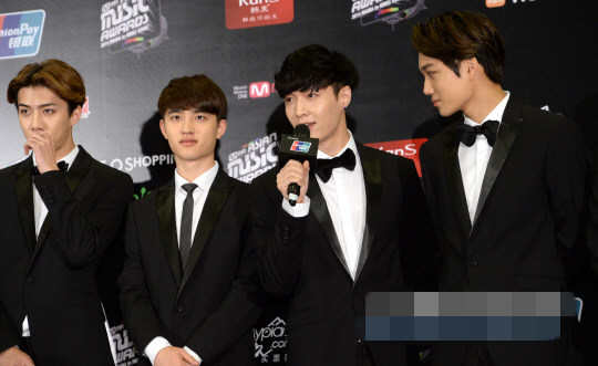 exo及winner亮相“2014MAMA”記者會 suho表示期待獎項世勛忙聊天（組圖）