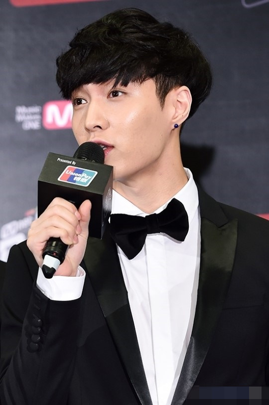 exo及winner亮相“2014MAMA”記者會 suho表示期待獎項世勛忙聊天（組圖）
