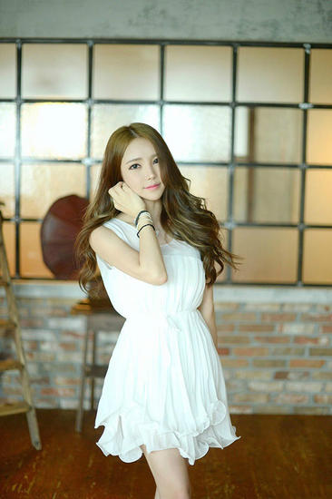 韓國游戲萌系女主播 美若天仙大秀性感美腿(組圖)