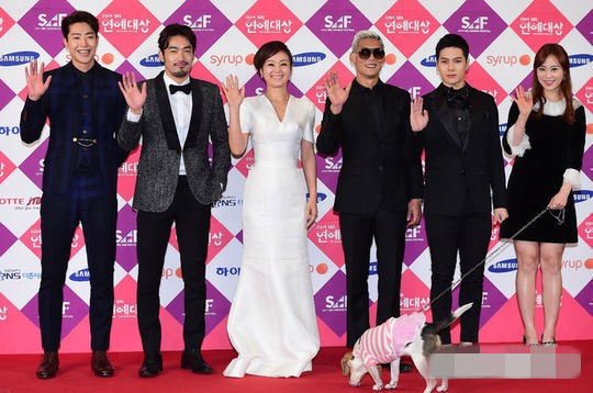 “2014SBS演藝大賞”紅毯照盤點 GOT7Jackson帥氣“周一情侶”最搶鏡（組圖）