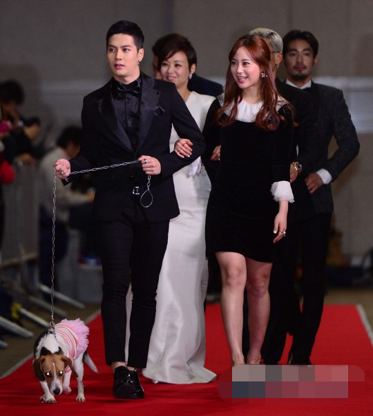 “2014SBS演藝大賞”紅毯照盤點 GOT7Jackson帥氣“周一情侶”最搶鏡（組圖）