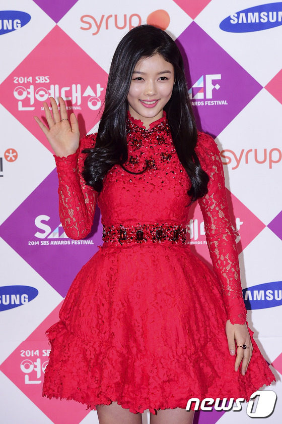 “2014SBS演藝大賞”紅毯照盤點 GOT7Jackson帥氣“周一情侶”最搶鏡（組圖）