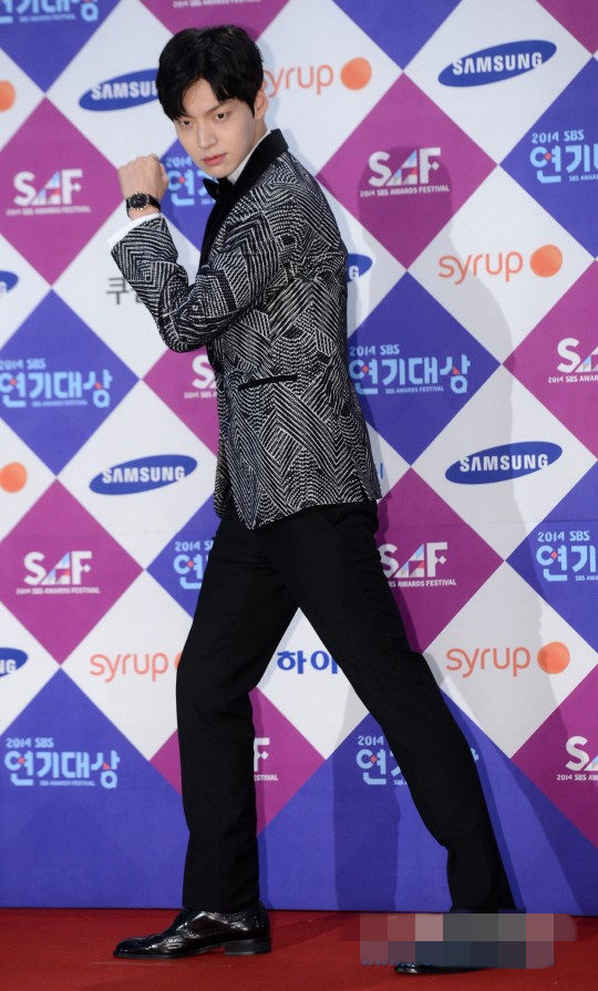 “2014SBS演技大賞”美照大匯總 全智賢奪“年度大賞”二賢合體受關注（組圖）