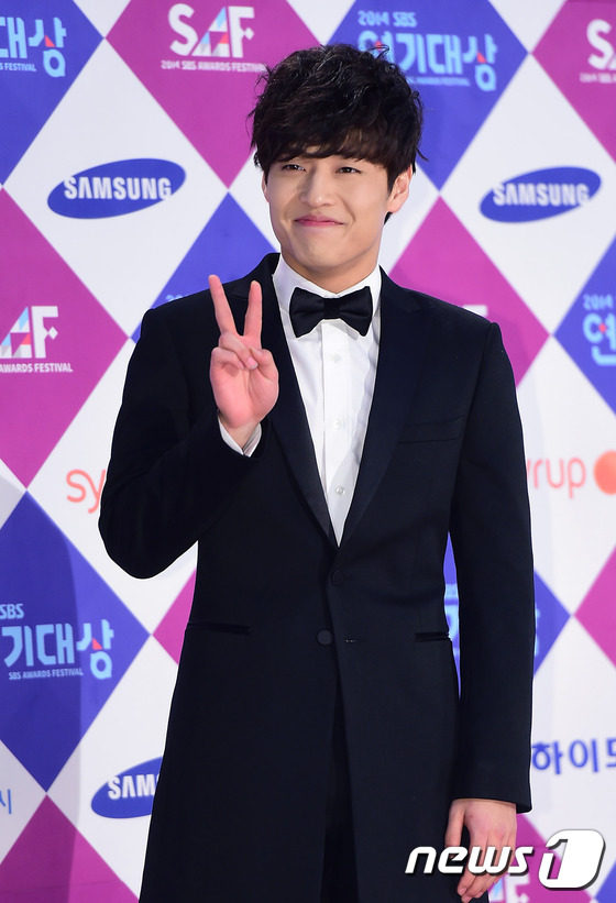 “2014SBS演技大賞”美照大匯總 全智賢奪“年度大賞”二賢合體受關注（組圖）