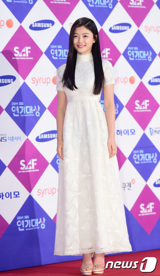 “2014SBS演技大賞”美照大匯總 全智賢奪“年度大賞”二賢合體受關注（組圖）