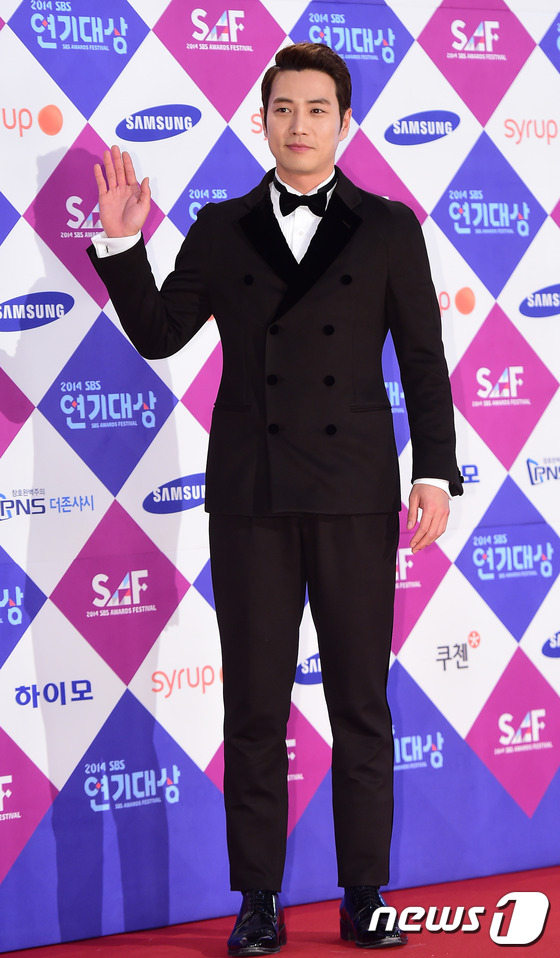 “2014SBS演技大賞”美照大匯總 全智賢奪“年度大賞”二賢合體受關注（組圖）