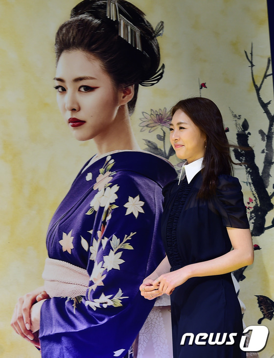 李妍熙首次挑戰“惡女”形象 《朝鮮名偵探2》舉行發布會（組圖）