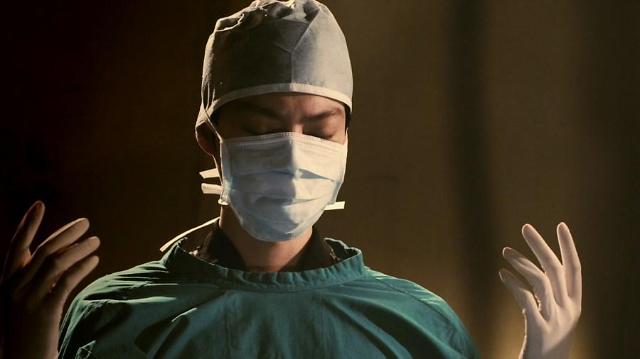 韓劇《Blood》預告公開 安宰賢血管爆出變身吸血鬼（組圖）
