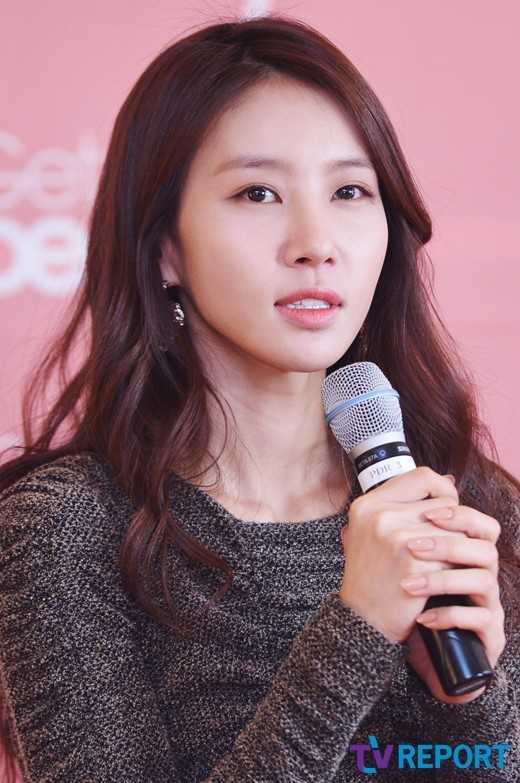 《Get It Beauty 2015》發布會 李荷妮金正敏Sistar“任性”秀美腿（組圖）