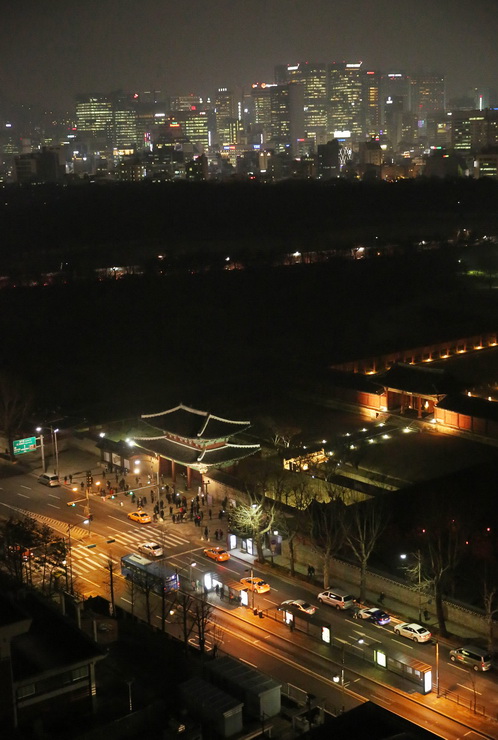 首爾古代宮殿開放夜間游 網售火爆現黃牛票【組圖】