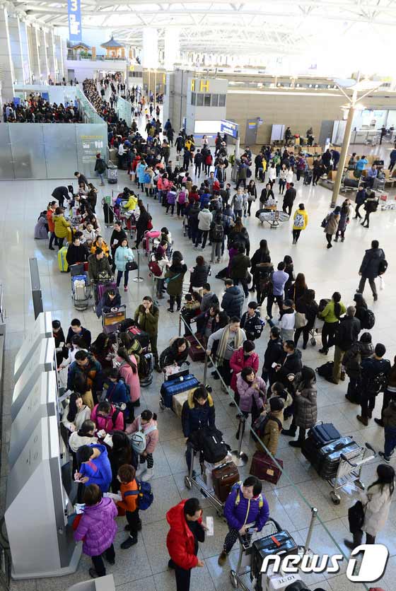 春節赴海外韓國游客大增 仁川機場迎出境高峰【組圖】
