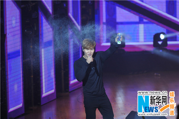 金鐘國演唱會場面火爆 粉絲熱情座無虛席（組圖）