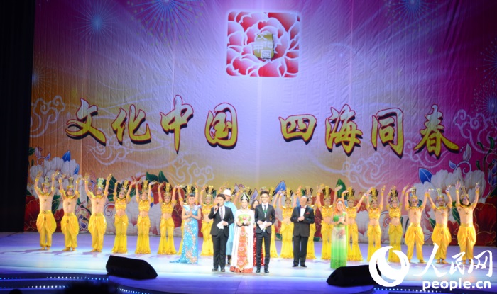 “文化中國?四海同春”亞洲藝術團慰僑演出4日晚在韓國首爾KBS劇場舉行。