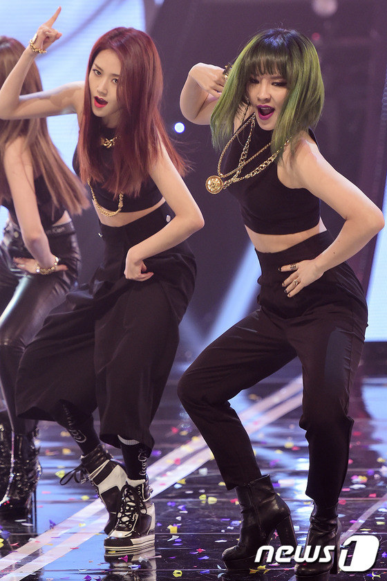 4minute f(x)Amber拼人氣 泫雅皮褲紅唇性感爆表（組圖）