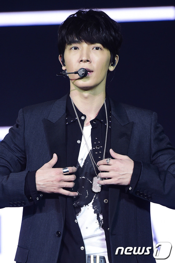 Super Junior小分隊舉行新專showcase 東海銀赫現場秀兄弟情（組圖）