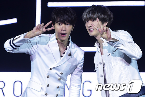 Super Junior小分隊舉行新專showcase 東海銀赫現場秀兄弟情（組圖）