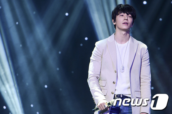 Super Junior小分隊舉行新專showcase 東海銀赫現場秀兄弟情（組圖）