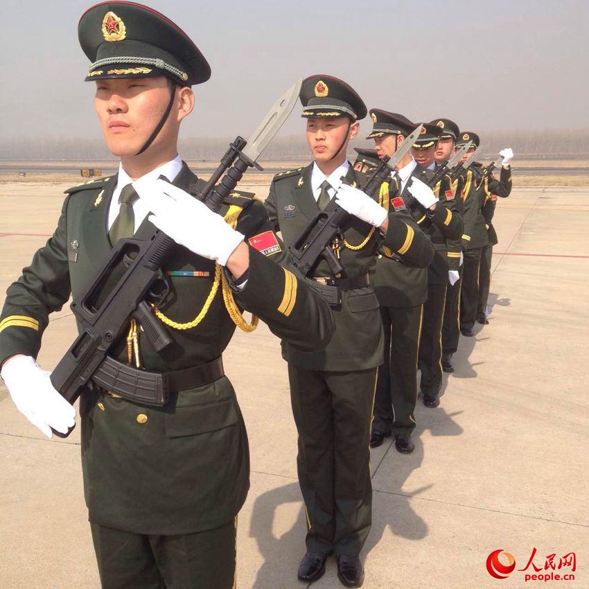 新一批68具在韓志愿軍烈士遺骸交接 官兵進行儀式演練【高清組圖】