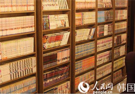 “貓咪經營的漫畫咖啡廳”走俏韓國【高清組圖】