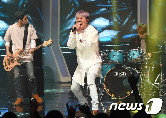 EXO李弘基EXID齊聚《冠軍秀》 燦烈xiumin奪冠Hani率性光腳跳舞【組圖】