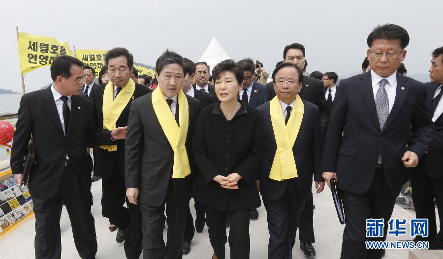 樸槿惠發表對國民講話悼念“歲月”號海難一周年（組圖）