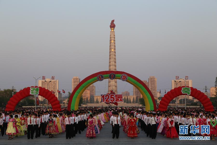 朝鮮舉行互動舞會慶?！拔逡弧眹H勞動節（組圖）