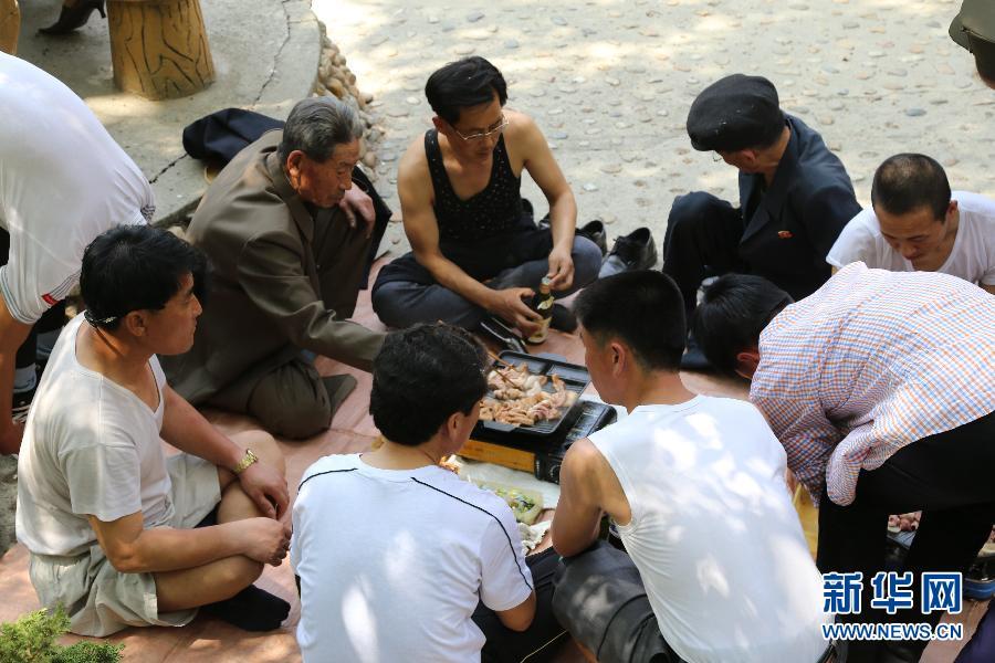 朝鮮舉行互動舞會慶?！拔逡弧眹H勞動節（組圖）
