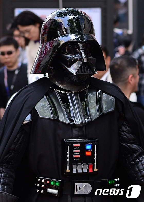 【星球大戰日】達斯·維達現身首爾明洞街頭